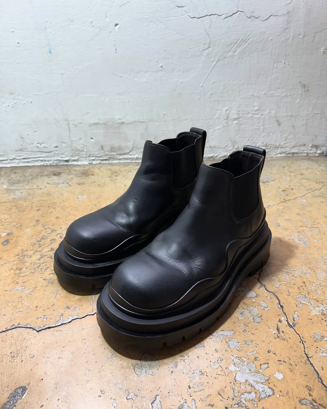 BOTTEGA VENETA BLACK LOW TIRE BOOTS
