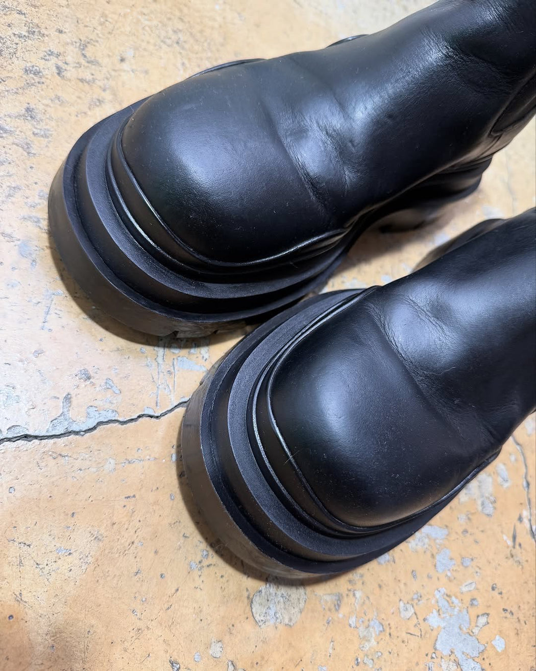 BOTTEGA VENETA BLACK LOW TIRE BOOTS