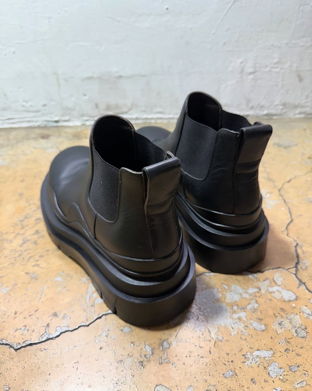 BOTTEGA VENETA BLACK LOW TIRE BOOTS