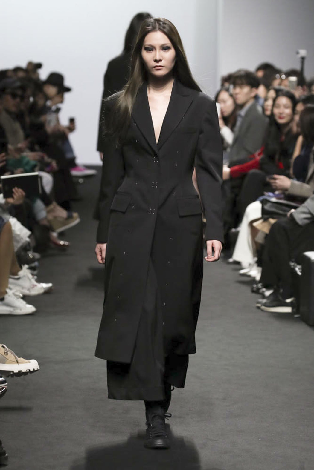 Vase Curve Line Stitching Snap Button Coat - Black