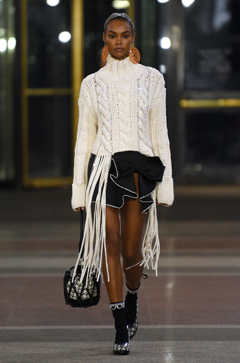Cropped Cable Knit Sweater - White