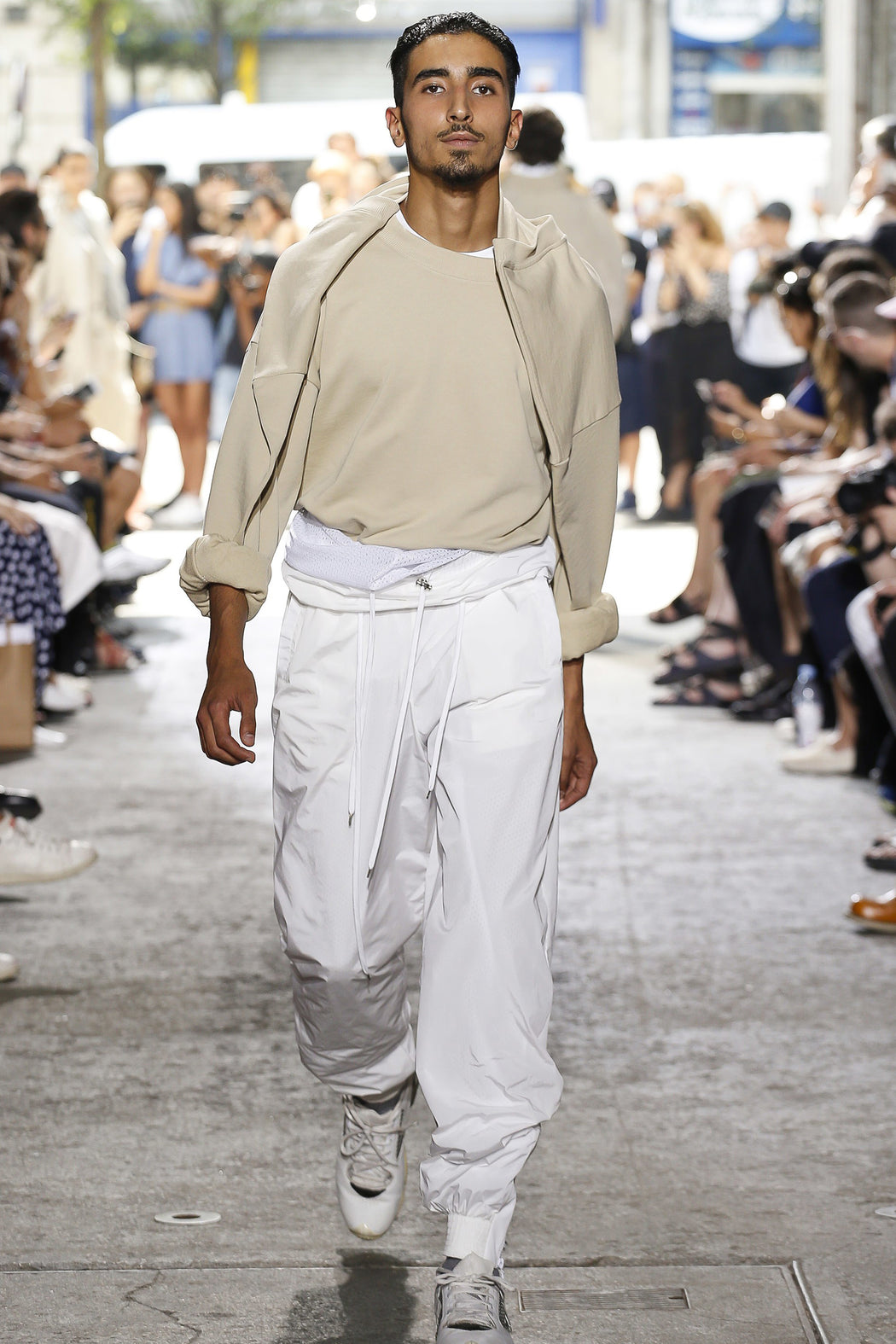 Oversized Sweater w/ Volume - Biscotti